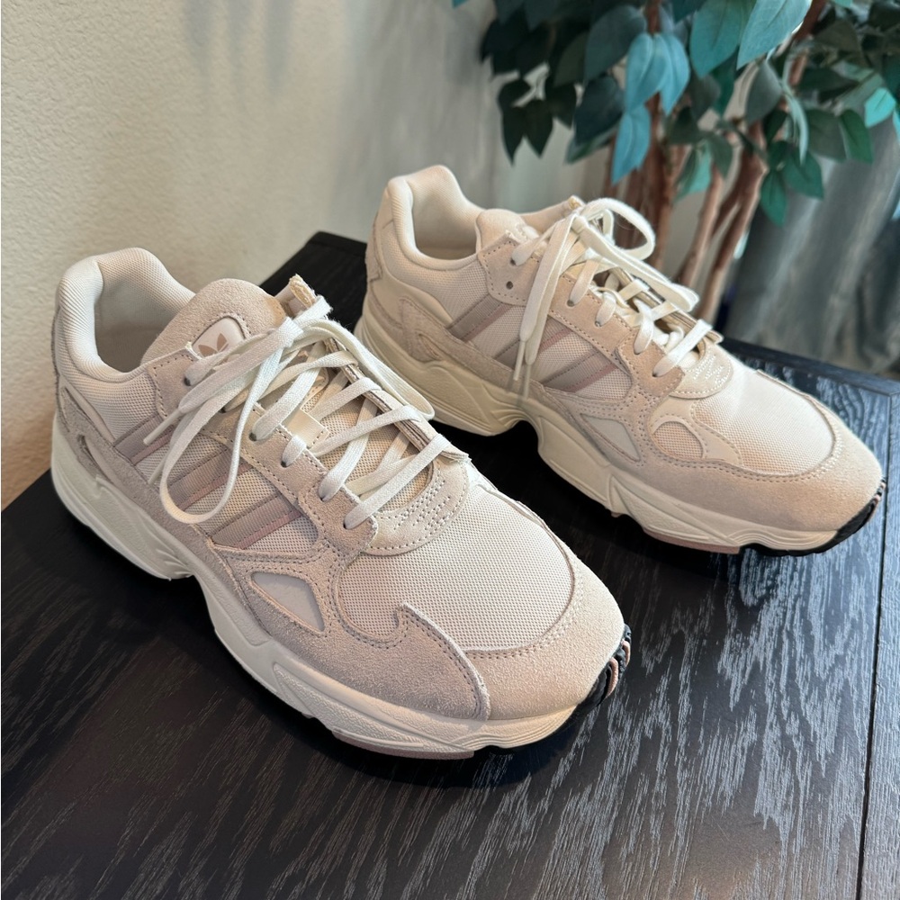 Adidas Women's Off-White Sneakers